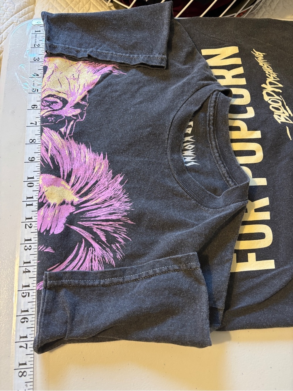 Killer Klowns Mens Tee Size Small Graphic Horror Bloody Disgusting Nerd - Picture 5 of 7